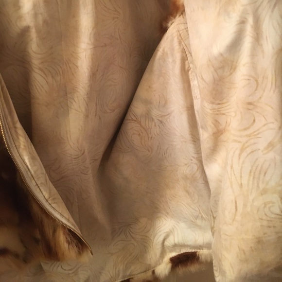 Handmade faux fur vest with hood. Zip front. Pocketed. Size 2XL. Worn about 10x. - Picture 6 of 6